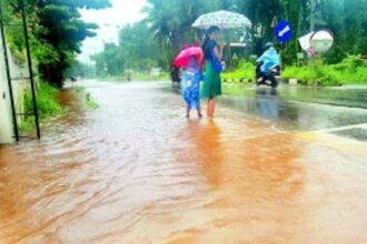 Commuters and locals fed up as Arlem junction vanishes under flood water
