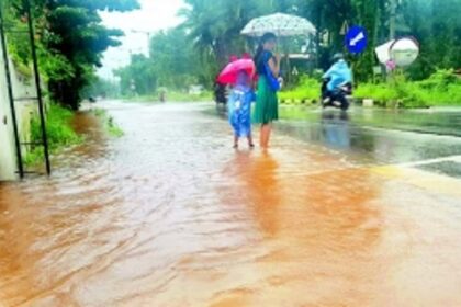 Commuters and locals fed up as Arlem junction vanishes under flood water