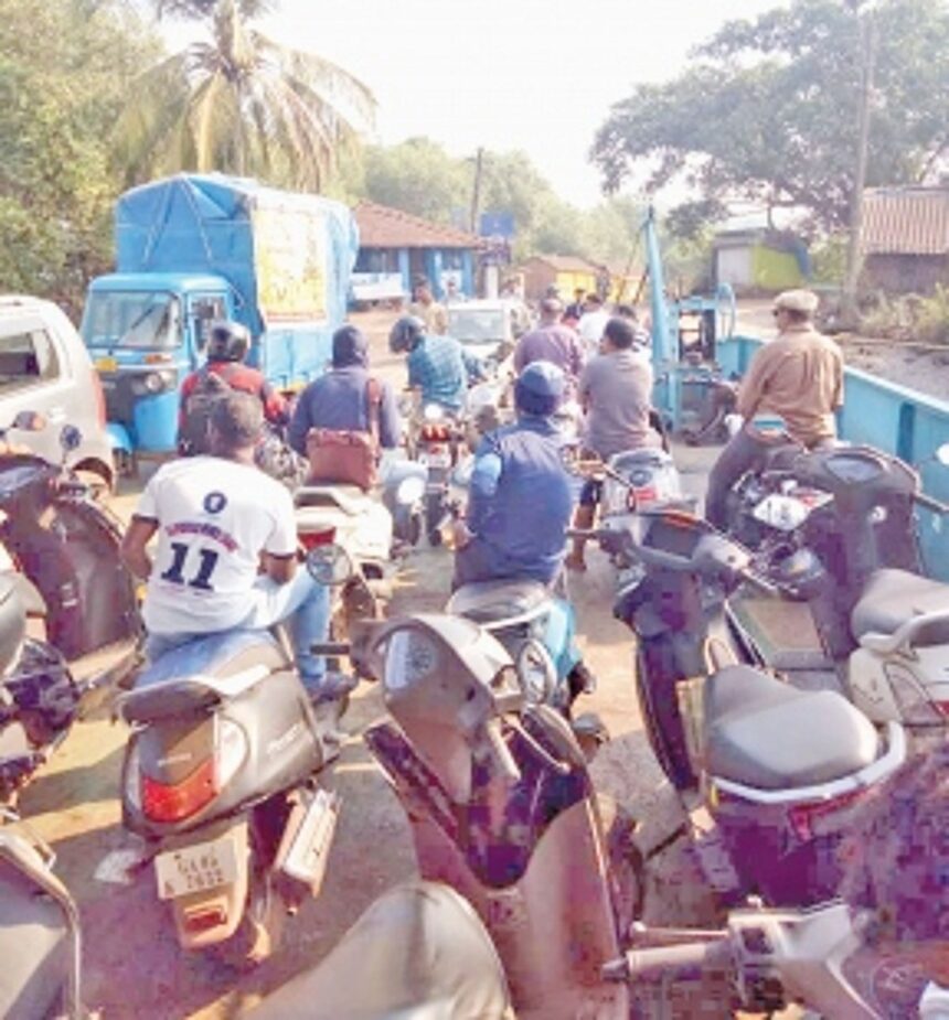 Commuters demand large ferry boat on Rachol-Shiroda route 1 Commuters demand large ferry boat on Rachol-Shiroda route