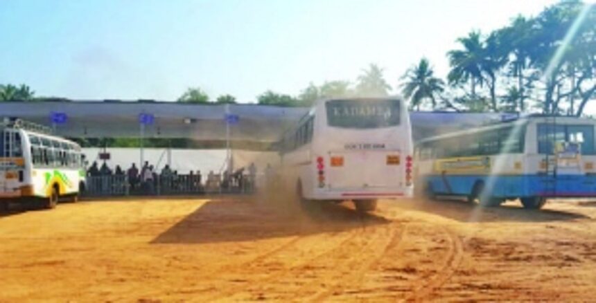 Commuters forced to ‘eat dust’ at makeshift KTC bus stand in Margao
