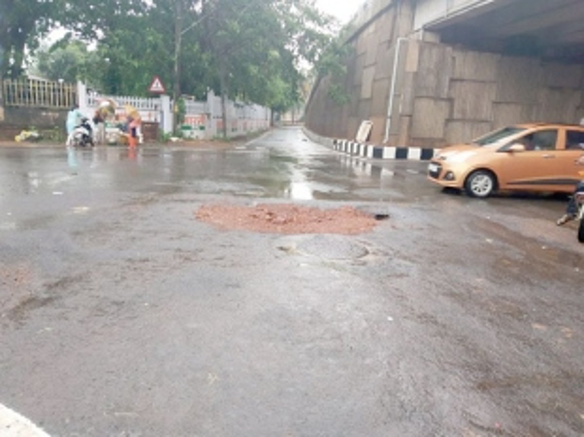 Commuters have tough time in  Ponda due to bad road conditions