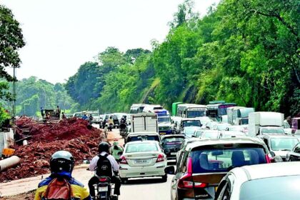 Commuters suffer total traffic block at Porvorim, CHOGM road