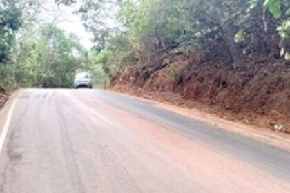 Complete pending works on  the Mapusa-Siolim road