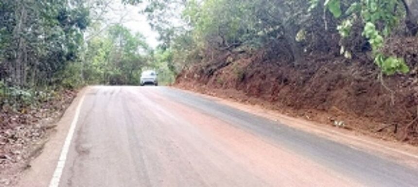 Complete pending works on  the Mapusa-Siolim road