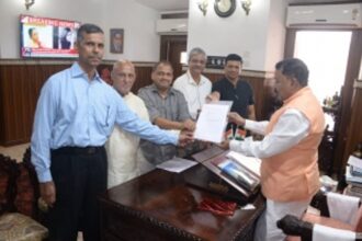 Comunidades requests Guv to withhold accent to Comunidade Amendments