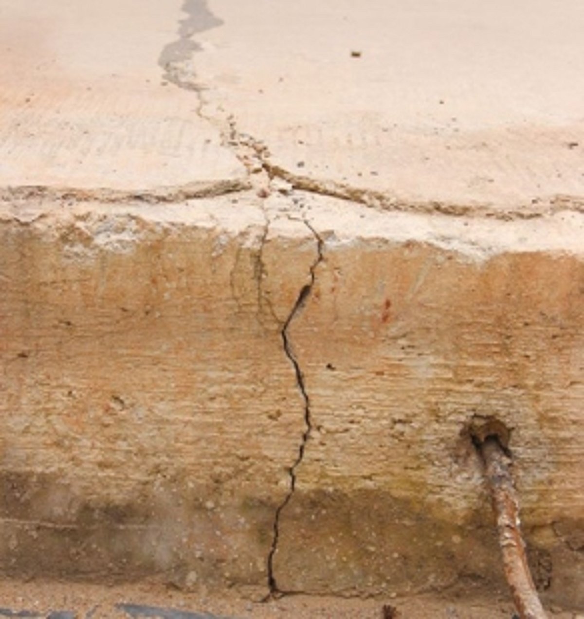 Concretised Miramar-Dona Paula road already full of cracks