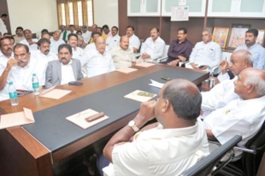 Cong-JDS cabinet reposes faith in Kumaramaswamy after LS polls debacle