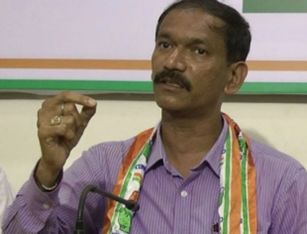 Cong blames CM for giving  govt jobs to non-Goans