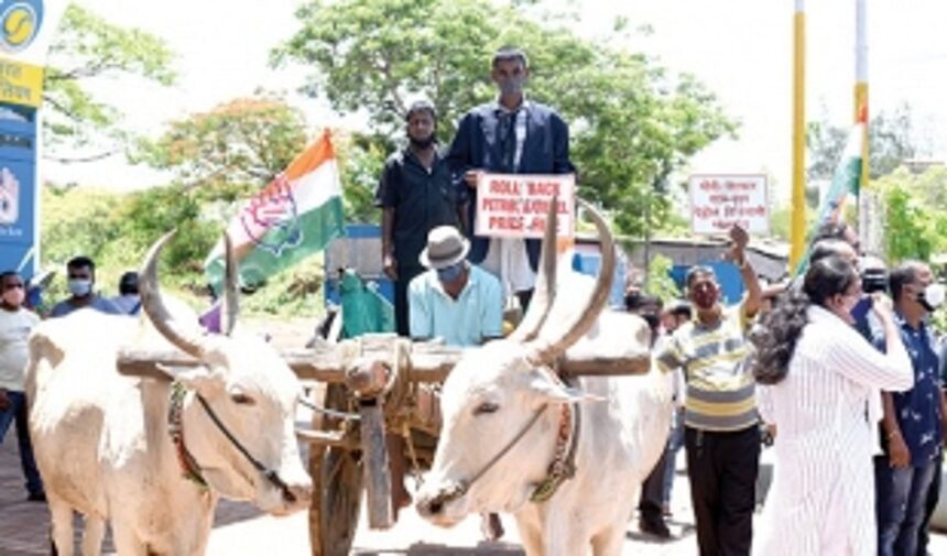 Cong demands role back of fuel price staging protest across State