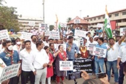 Cong raises voice against rising  fuel prices, essential commodities