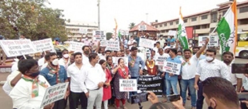 Cong raises voice against rising fuel prices, essential commodities 1 Cong raises voice against rising fuel prices, essential commodities