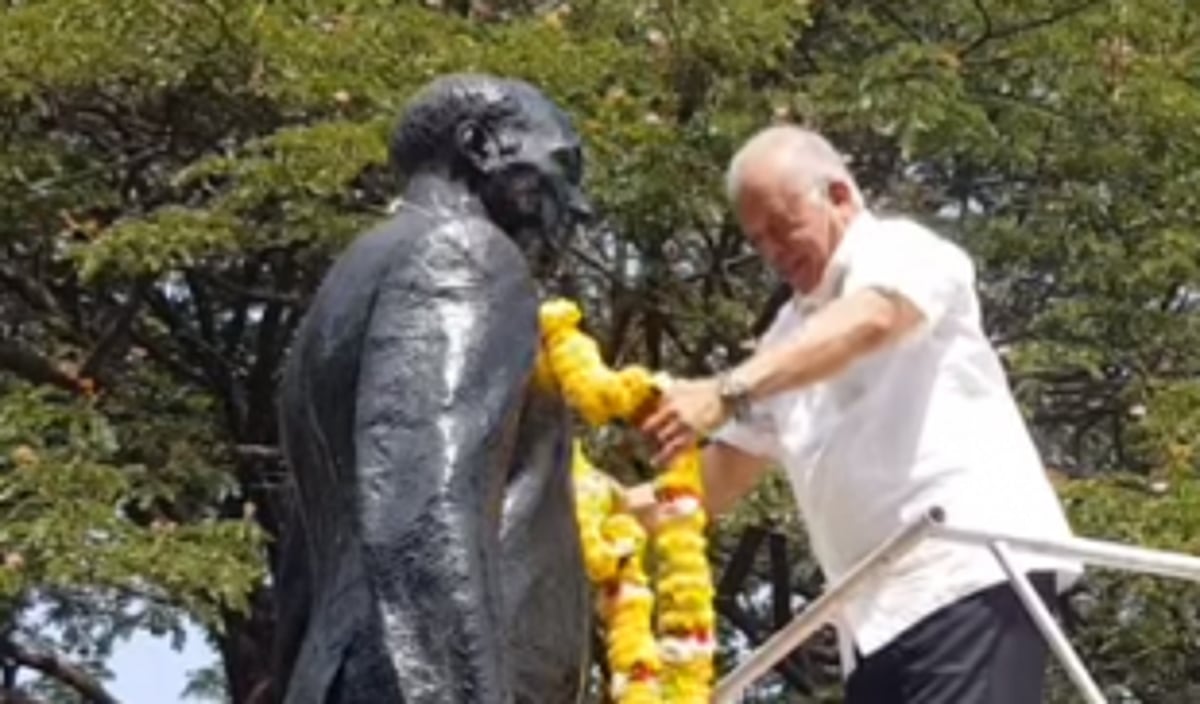 Cong remembers Rajiv, calls him architect of digital India