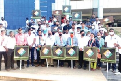 Cong stages dharna at SWR Headquarters in Hubli