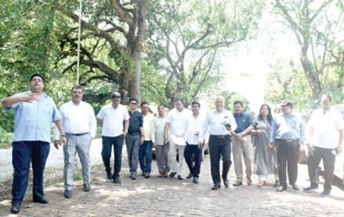 Cong stakes claim to form govt