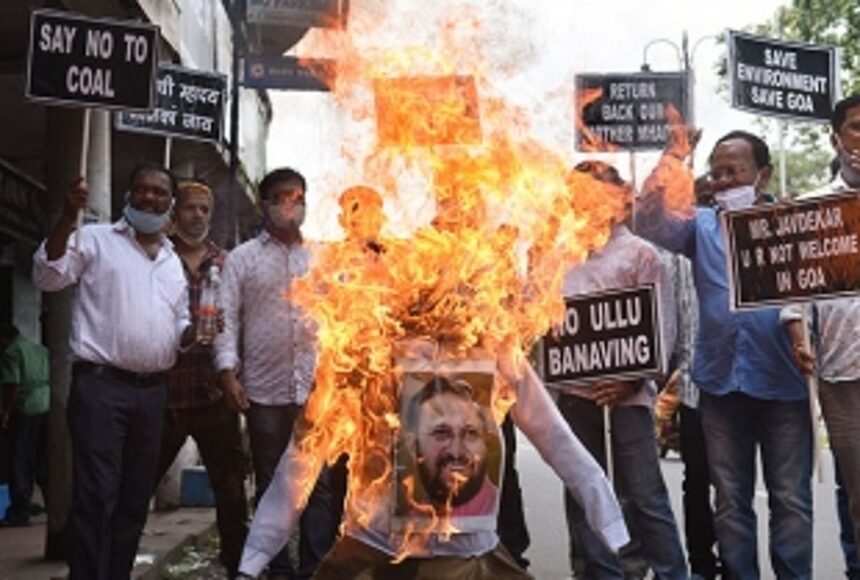 Cong workers held for protesting at hotel Union Minister is staying 1 Cong workers held for protesting at hotel Union Minister is staying