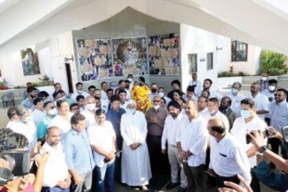 Congress MLAs who have taken a  pledge not to defect will never  dishonour their promise