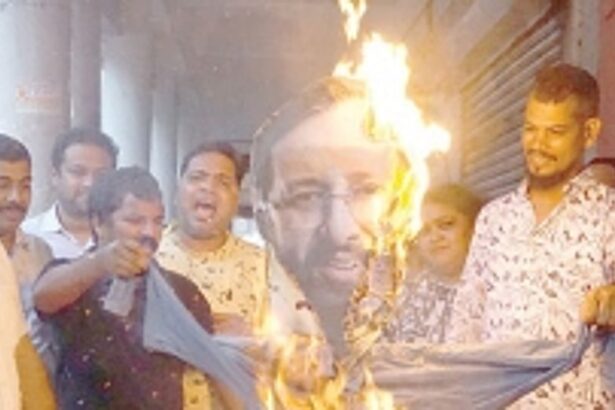 Congress burns Javadekar's effigy,  calls for CM's resignation