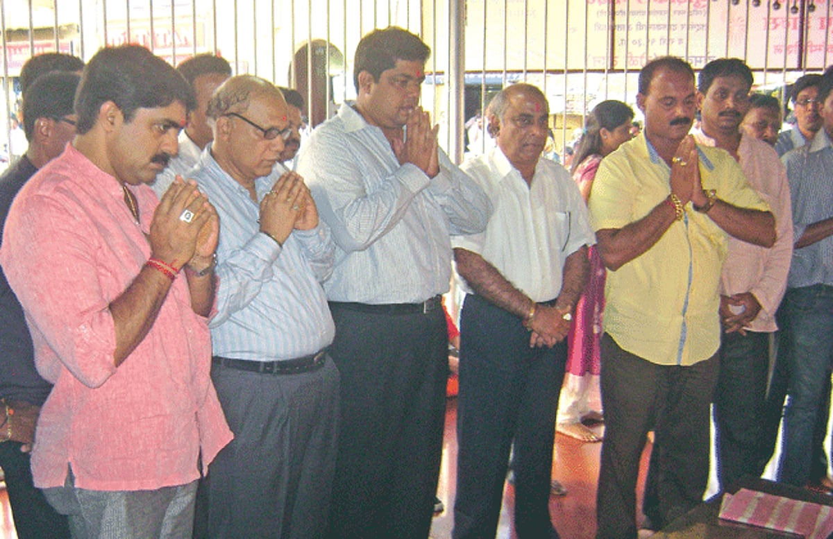 Congress candidate Reginaldo Lourenco seeking blessings of Lord Damodar at  Pimpalkatta after filing his nomination.