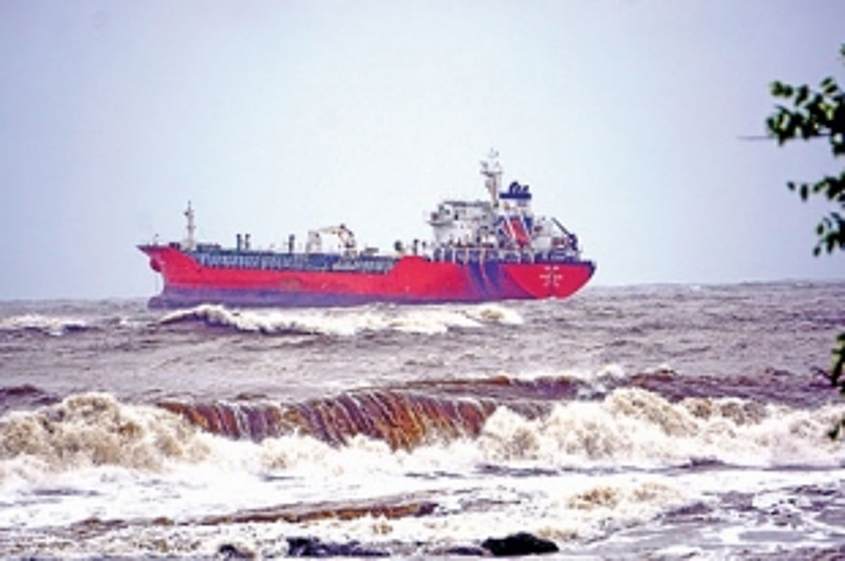 Congress criticises State for failing to salvage naphtha vessel