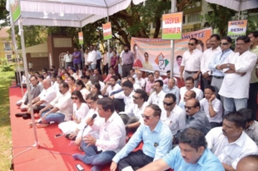 Congress holds fast protesting atrocities against Dalits 1 Congress holds fast protesting atrocities against Dalits
