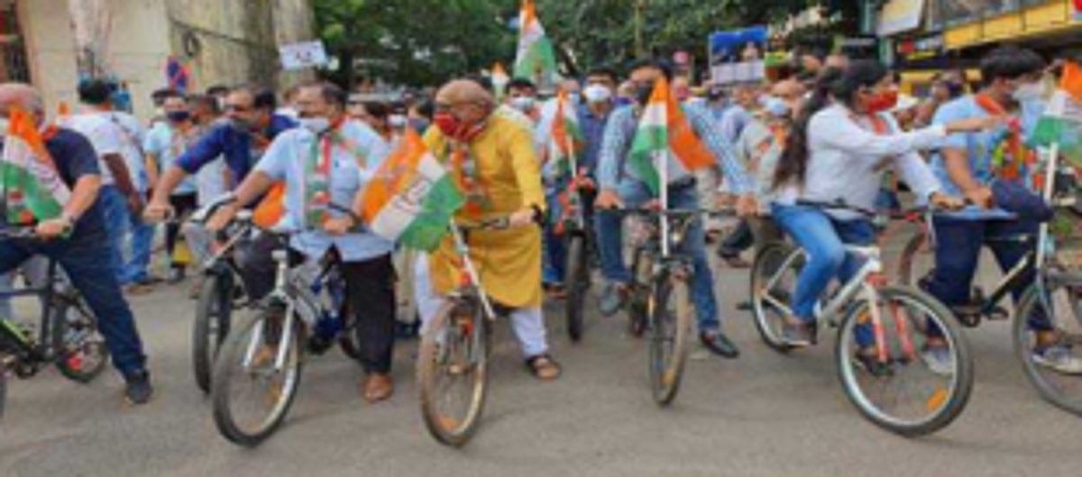 Congress holds protest rally against rise in fuel prices
