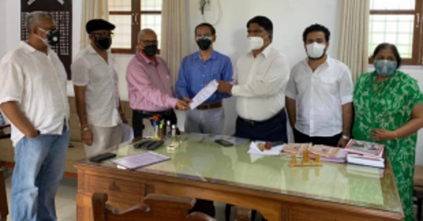 Congress submits memorandum to Governor demanding free vaccination 1 Congress submits memorandum to Governor demanding free vaccination