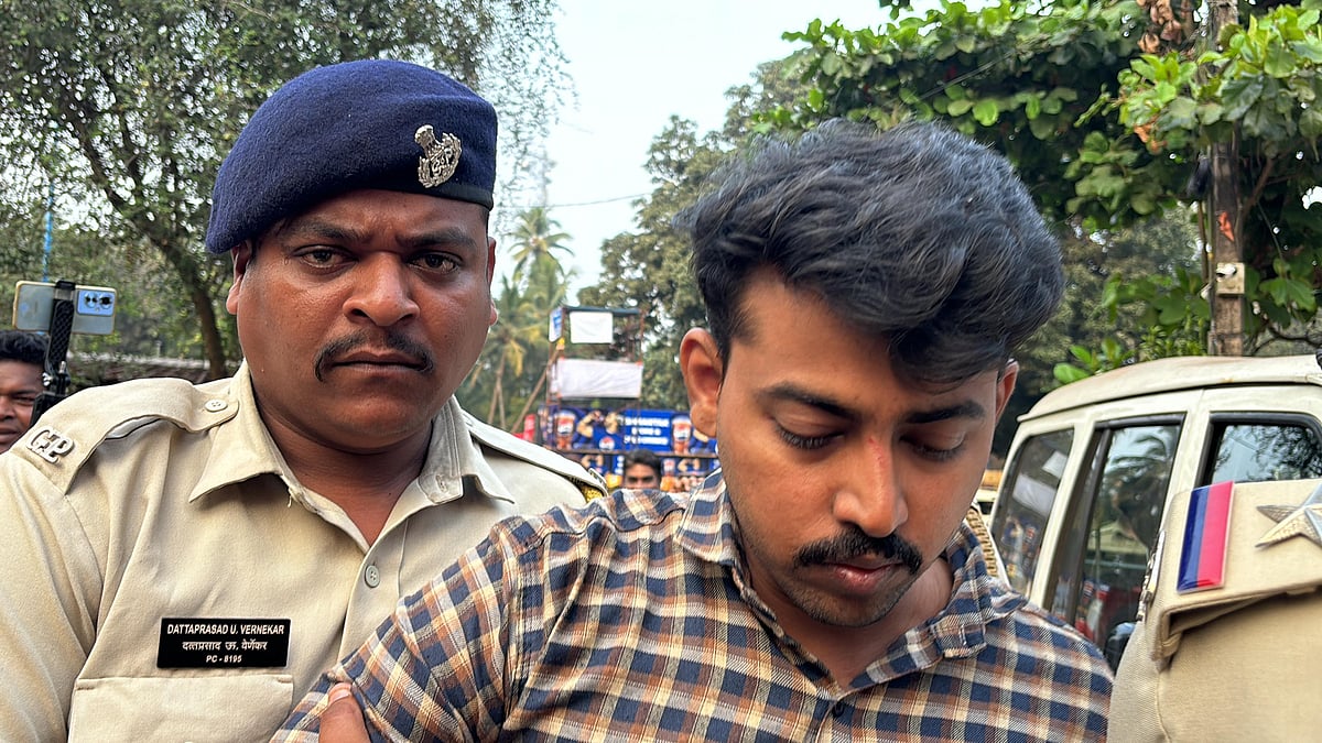 Constable Amit Naik who was promised Rs 13 crores by Suleman, dismissed from service