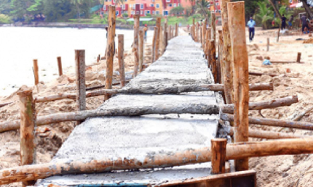 Construction of concrete wall - Locals hit out at authorities for failing to protect Vainguinim Beach