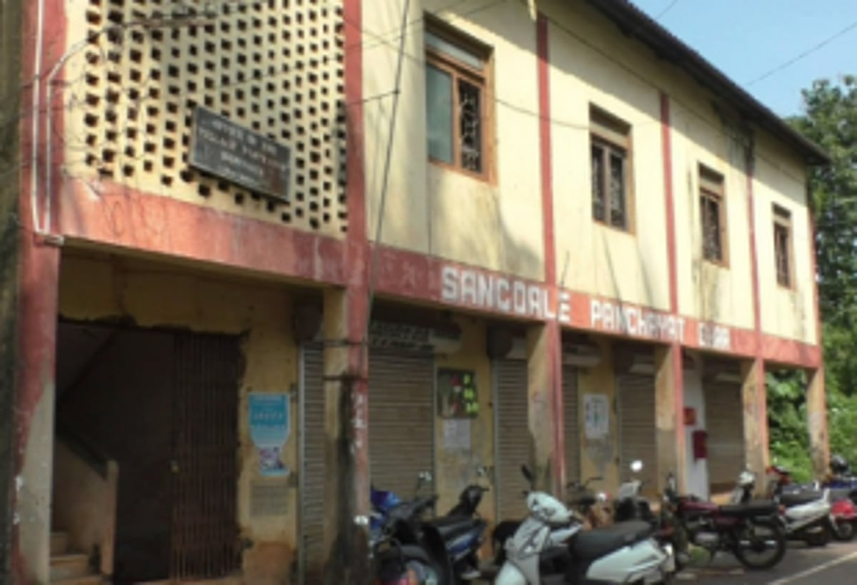 Contamination of natural spring rocks Sancoale gram sabha