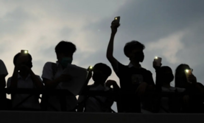 Contestant protests against caste certificate rejection