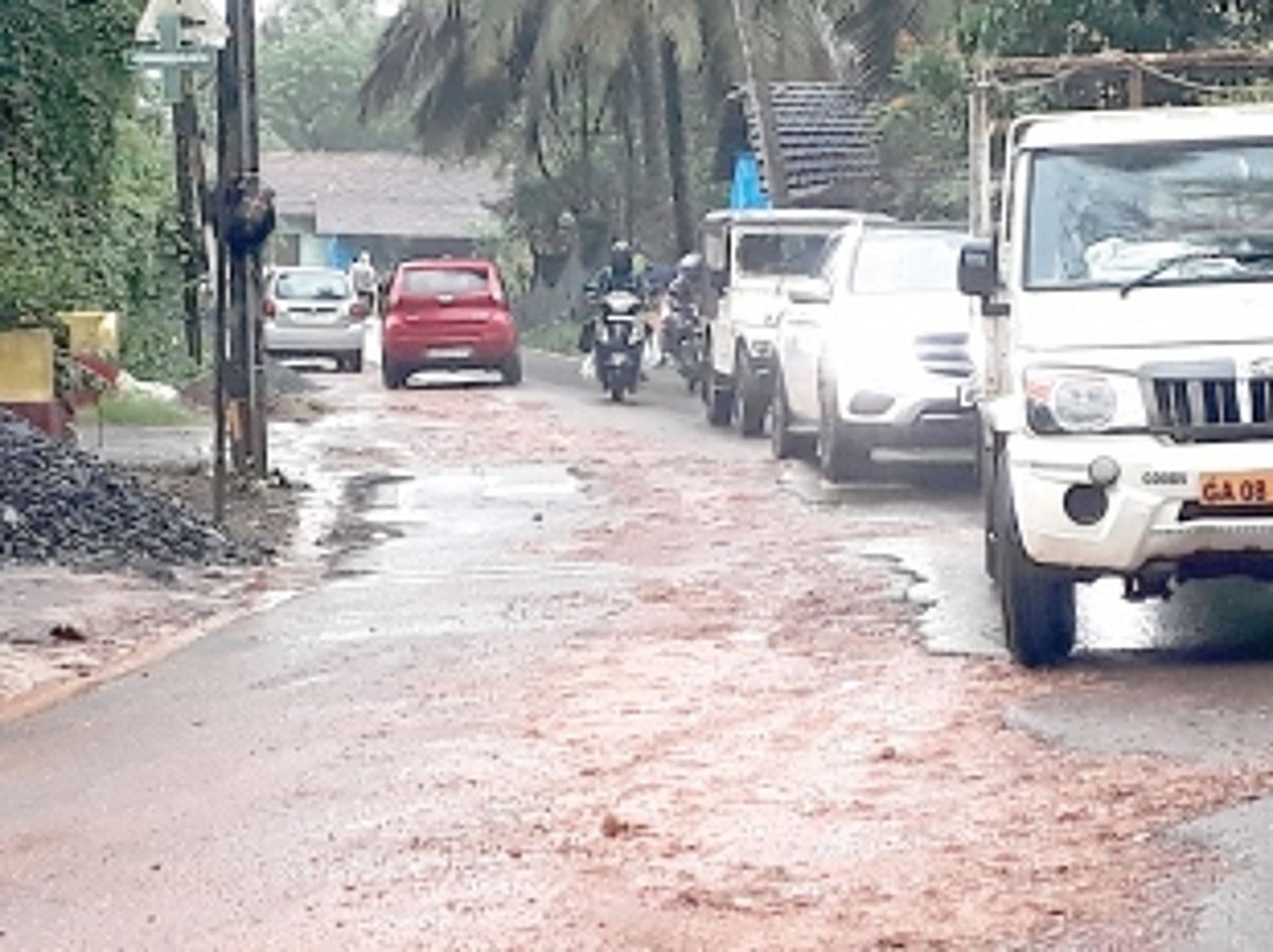 Contractor fails to restore Benaulim  roads dug for laying of STP pipeline