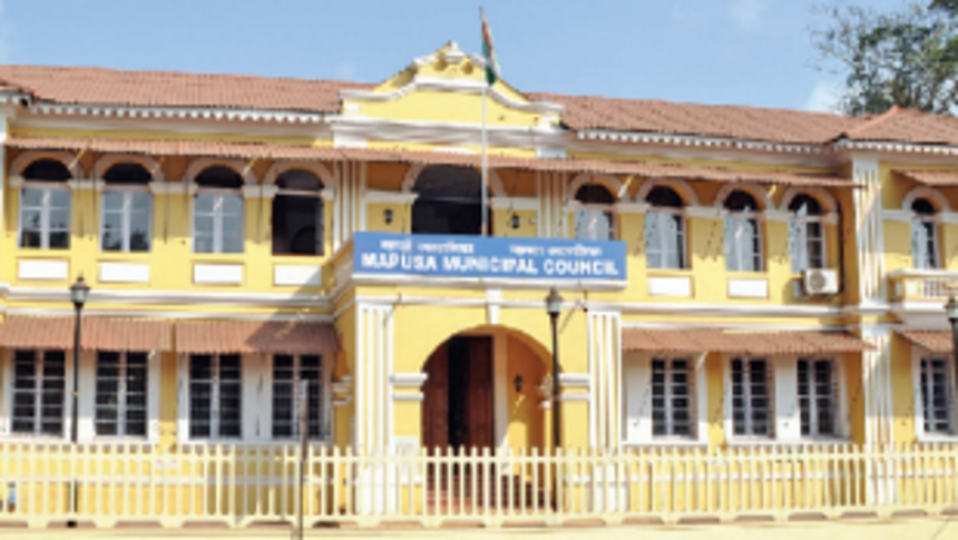 Contractor fined for dumping waste at Mapusa