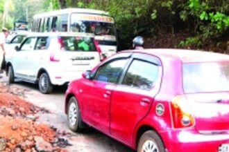 Contractor’s disorderly work on underground cabling causes traffic congestion