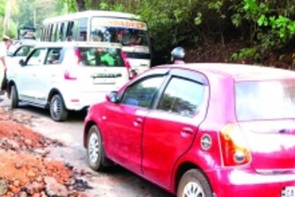 Contractor’s disorderly work on underground cabling causes traffic congestion