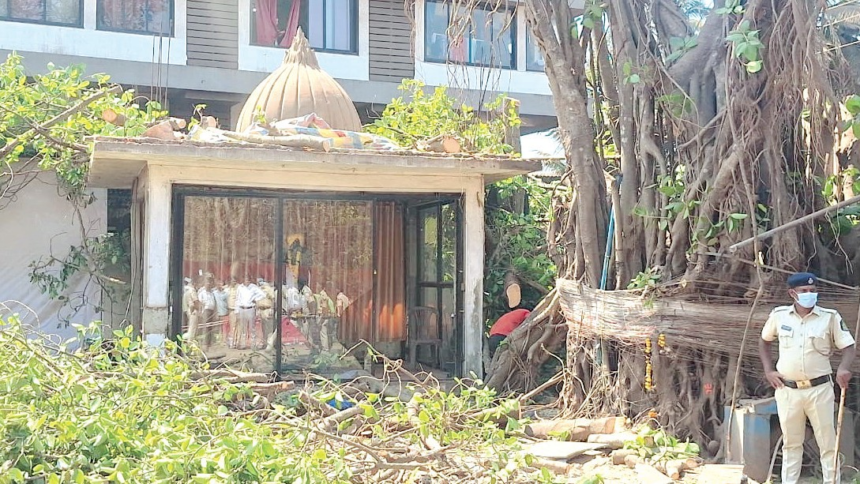 Controversial Cutting of 200-Year-Old Banyan Tree in Porvorim Sparks Protest, Opposition Leaders Absent 1 Controversial Cutting of 200-Year-Old Banyan Tree in Porvorim Sparks Protest, Opposition Leaders Absent