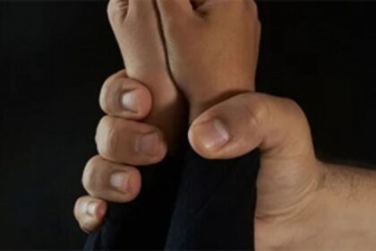 Cop charged with molesting a minor moves around freely