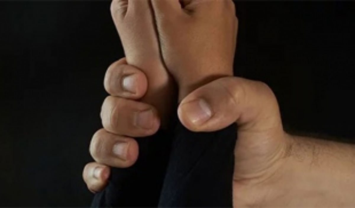 Cop charged with molesting a minor moves around freely