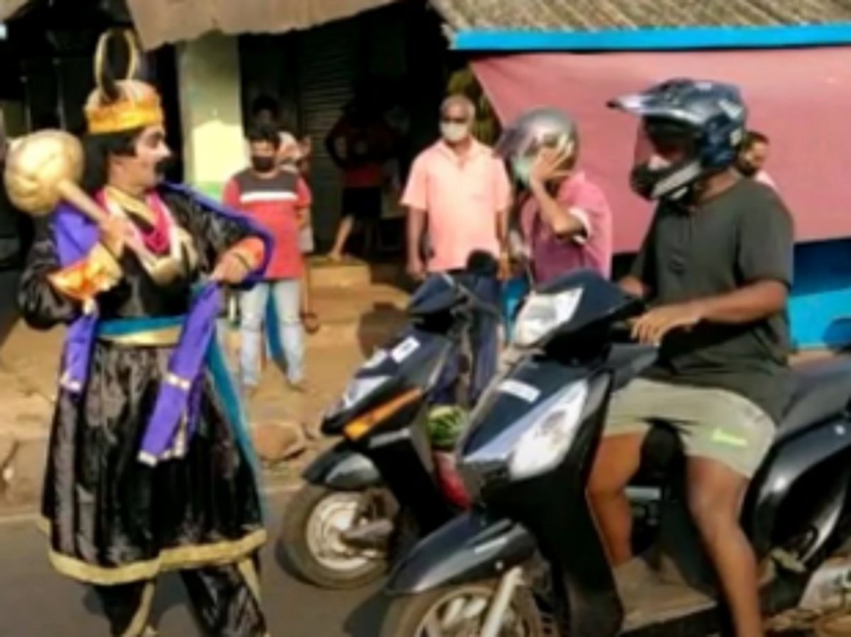 Cop takes form of Yamraj to create public awareness