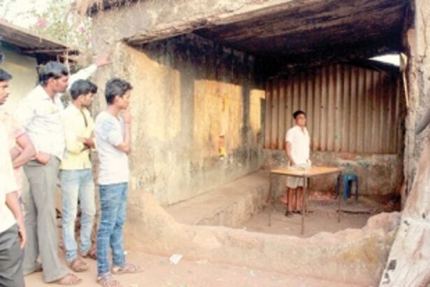 Cops caught napping as gamblers make hay at bus stop