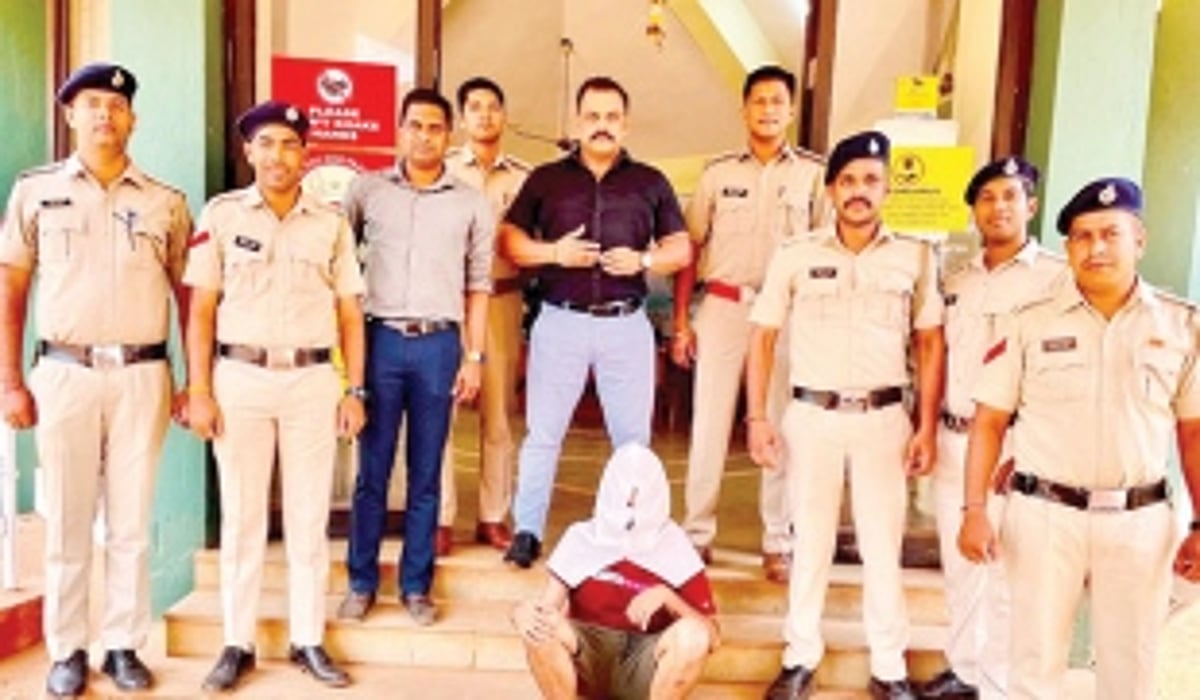 Cops continue to hunt for  drugs in Siolim, duo held