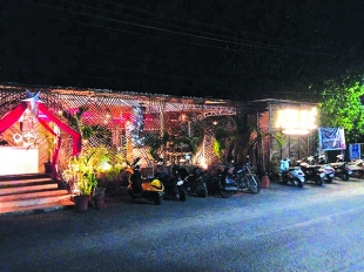 Cops play deaf to loud  music at Ashvem