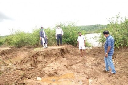 Corgao farmers urge govt to construct  concrete protection wall to save fields