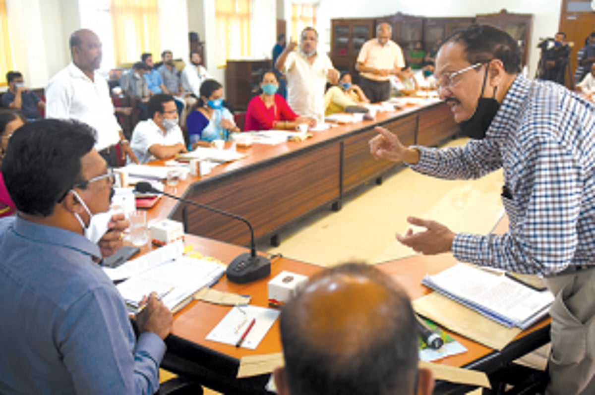 Corporators grill Mayor over host of issues