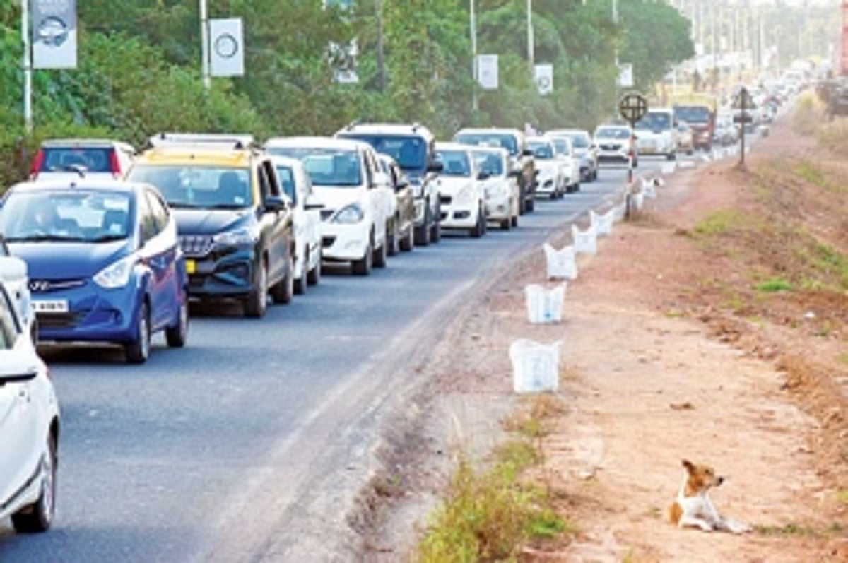Cortalim-Agassaim traffic jams  come to haunt commuters again