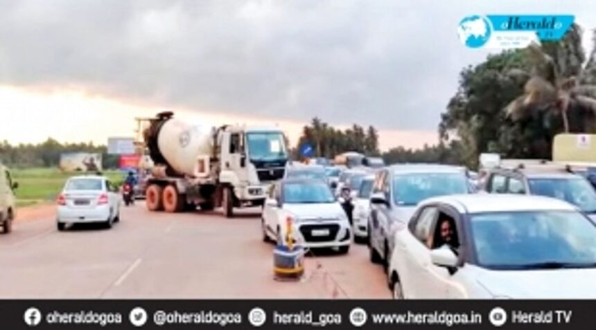 Cortalim traffic crippled again 1 Cortalim traffic crippled again