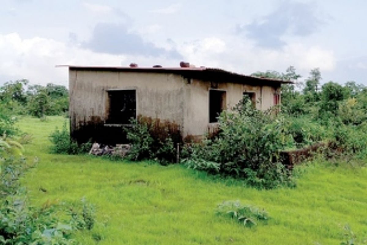 Cotarli locals complain to CS about illegal constructions on govt land