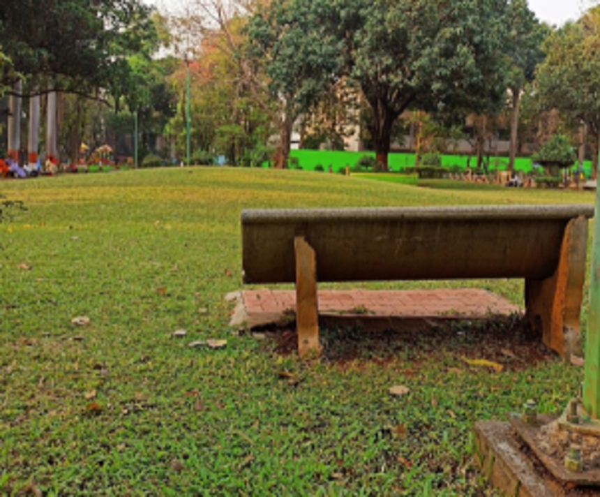 Councillor repairs damaged concrete benches in Margao at own cost