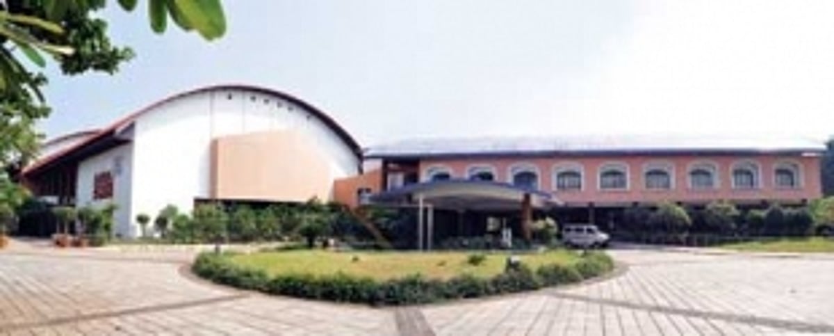 Cracks expose chinks  in structure and  administration