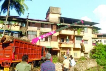 Crane touches overhead power  lines; operator dies on the spot