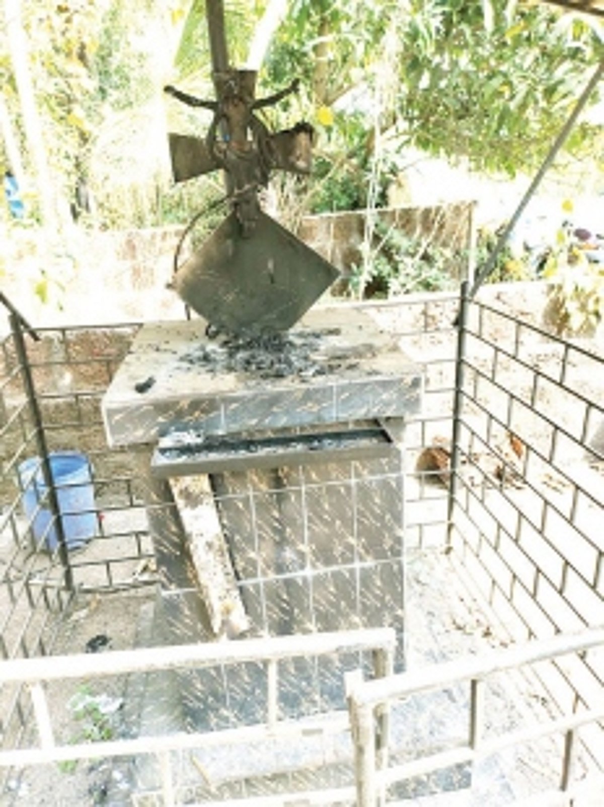 Cross damaged at Curchorem